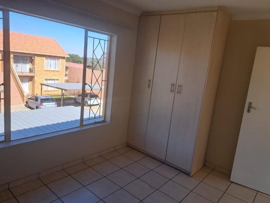 2 Bedroom Property for Sale in Towerby Gauteng