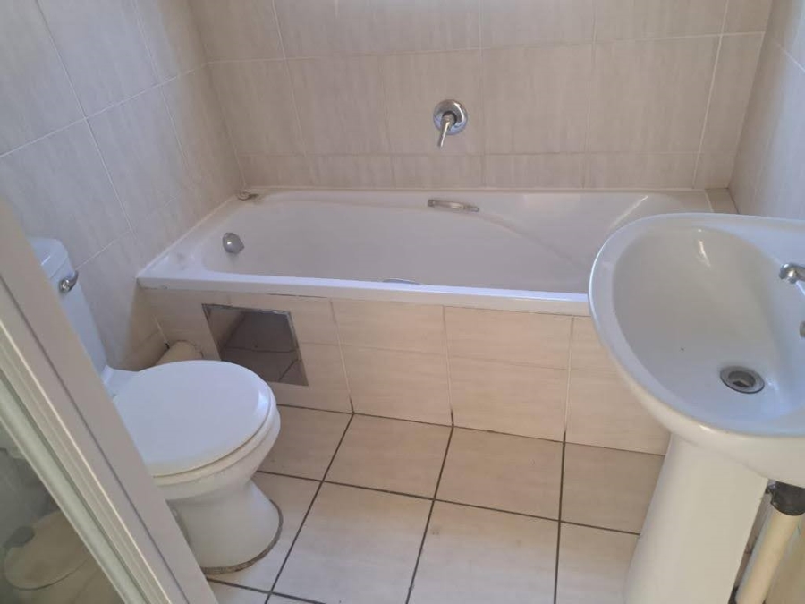 2 Bedroom Property for Sale in Towerby Gauteng