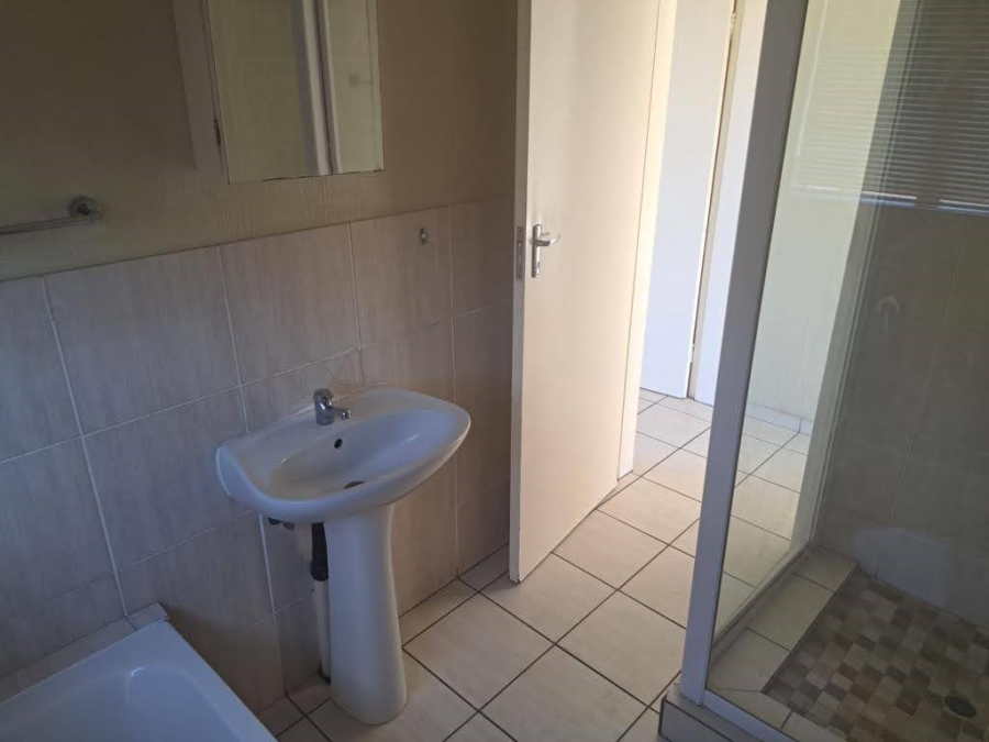 2 Bedroom Property for Sale in Towerby Gauteng