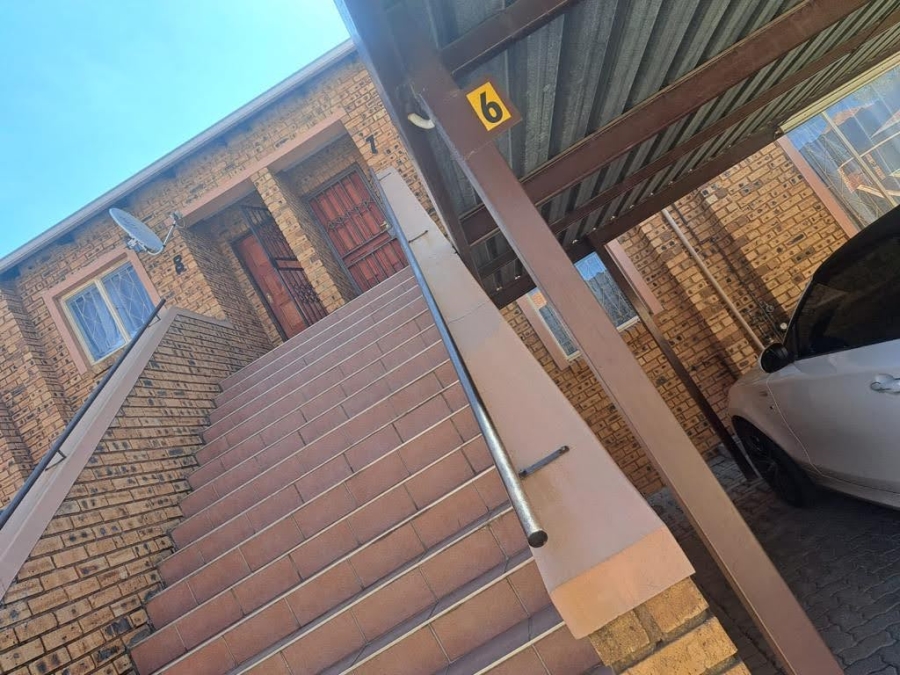 2 Bedroom Property for Sale in Towerby Gauteng