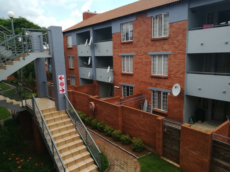 2 Bedroom Property for Sale in Die Hoewes Gauteng