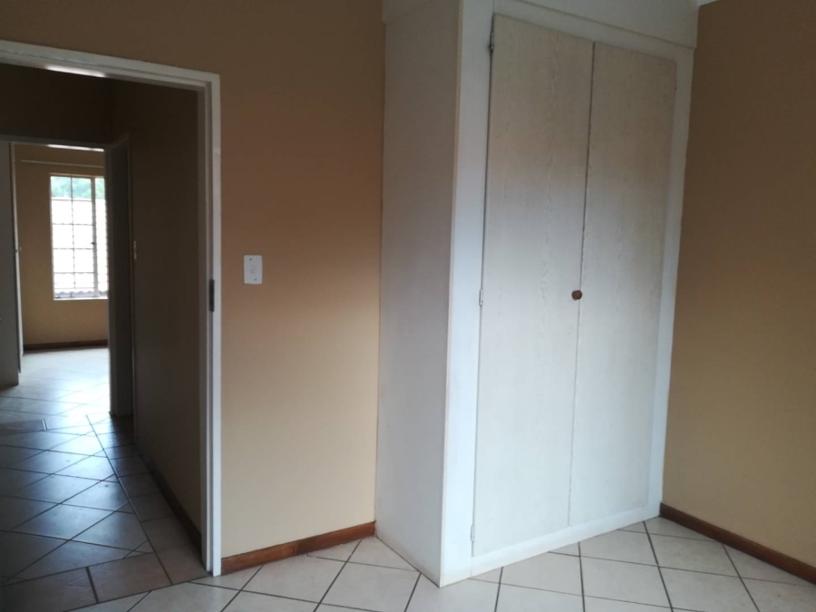 2 Bedroom Property for Sale in Die Hoewes Gauteng