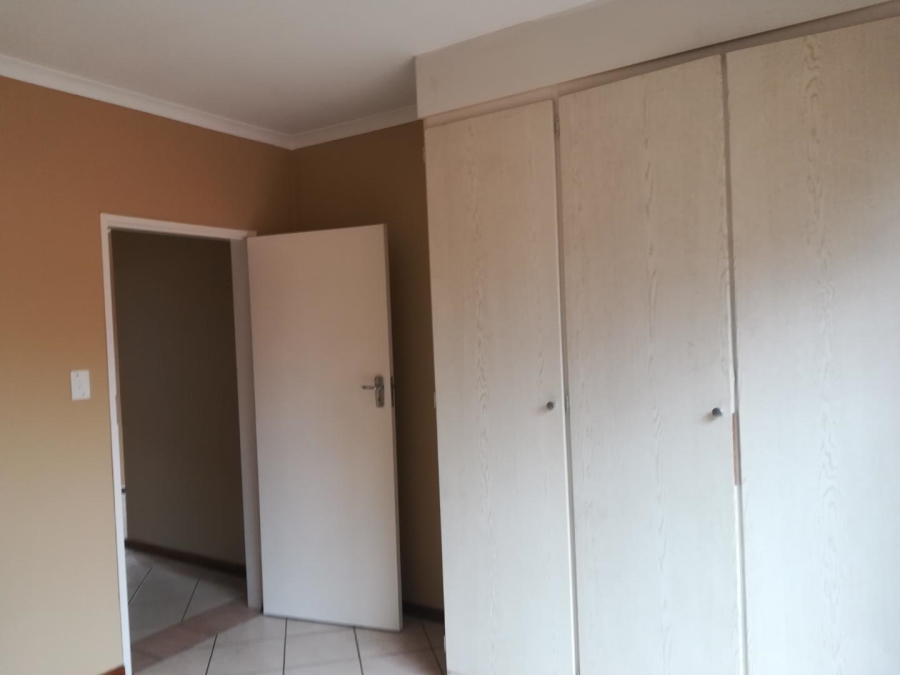 2 Bedroom Property for Sale in Die Hoewes Gauteng