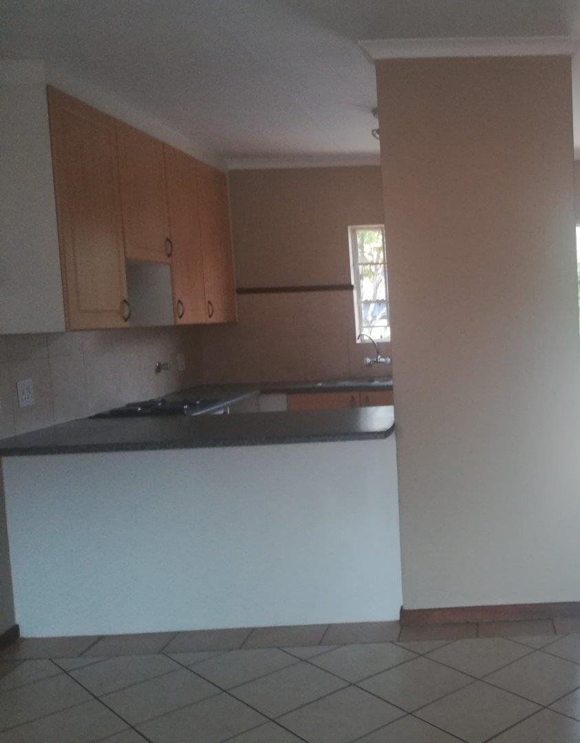 2 Bedroom Property for Sale in Die Hoewes Gauteng