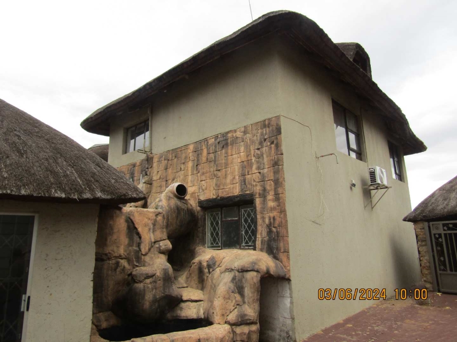 4 Bedroom Property for Sale in Vaaloewer Gauteng