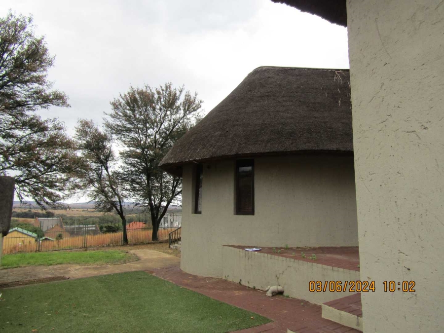 4 Bedroom Property for Sale in Vaaloewer Gauteng