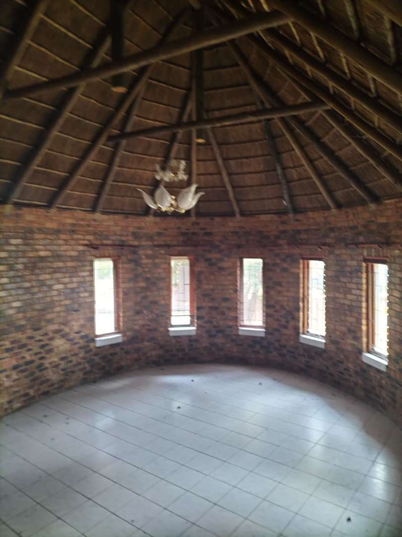 4 Bedroom Property for Sale in Vaaloewer Gauteng