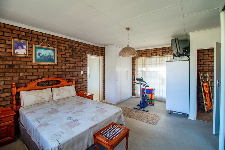 4 Bedroom Property for Sale in Dersley Gauteng