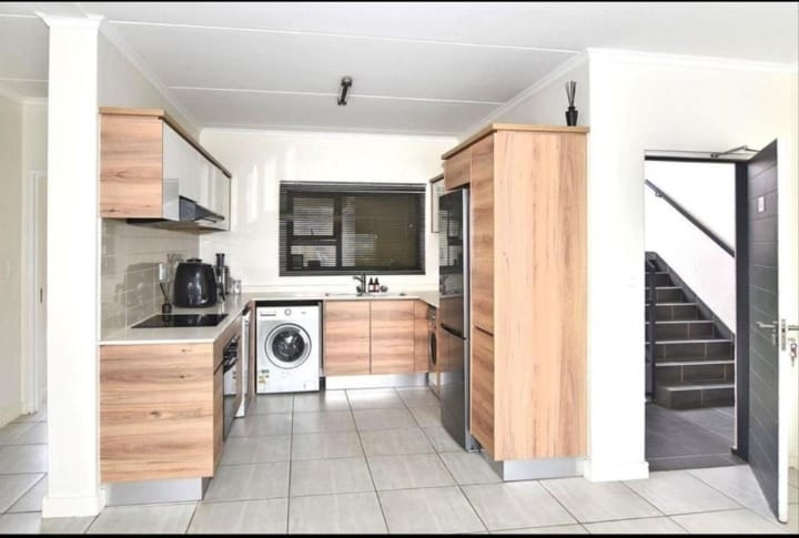 To Let 2 Bedroom Property for Rent in Waterfall Gauteng