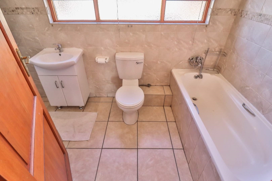 3 Bedroom Property for Sale in Wilgeheuwel Gauteng