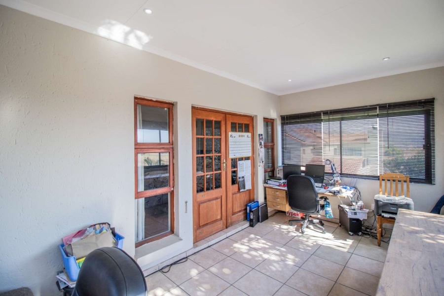 3 Bedroom Property for Sale in Wilgeheuwel Gauteng