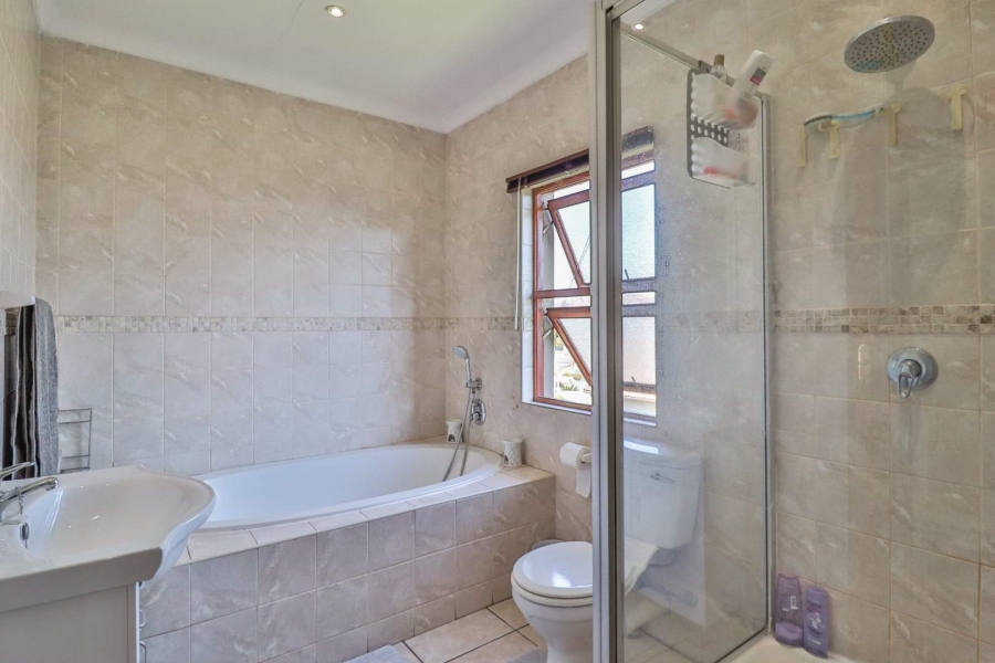 3 Bedroom Property for Sale in Wilgeheuwel Gauteng