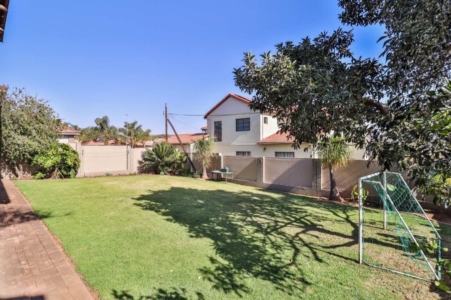 3 Bedroom Property for Sale in Wilgeheuwel Gauteng