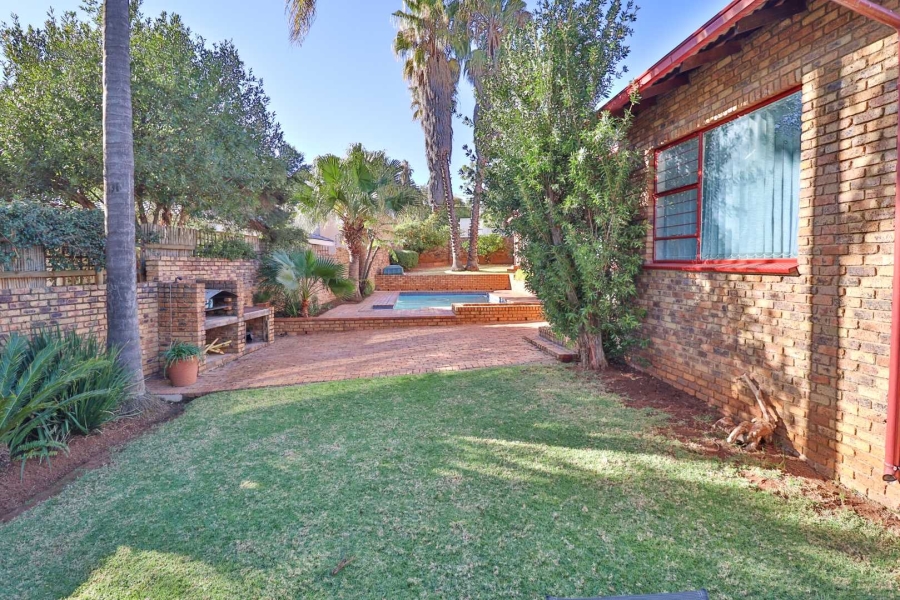 5 Bedroom Property for Sale in Radiokop Gauteng