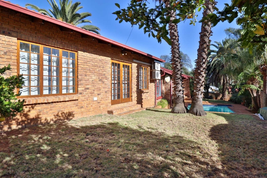 5 Bedroom Property for Sale in Radiokop Gauteng