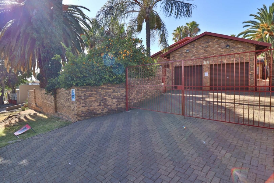 5 Bedroom Property for Sale in Radiokop Gauteng