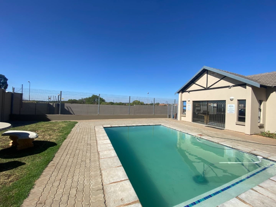 2 Bedroom Property for Sale in Ruimsig A H Gauteng