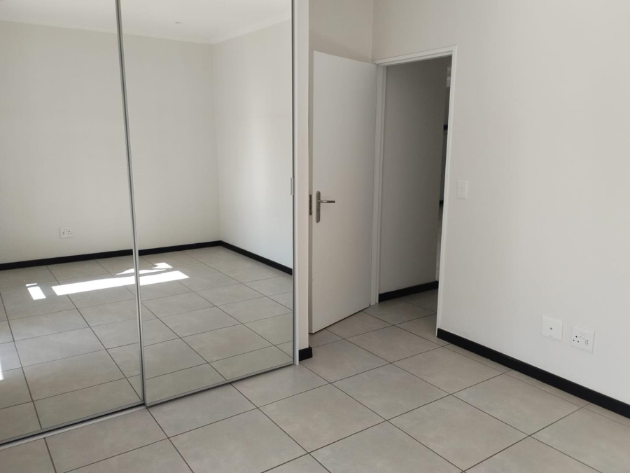 To Let 2 Bedroom Property for Rent in Beverley Gauteng