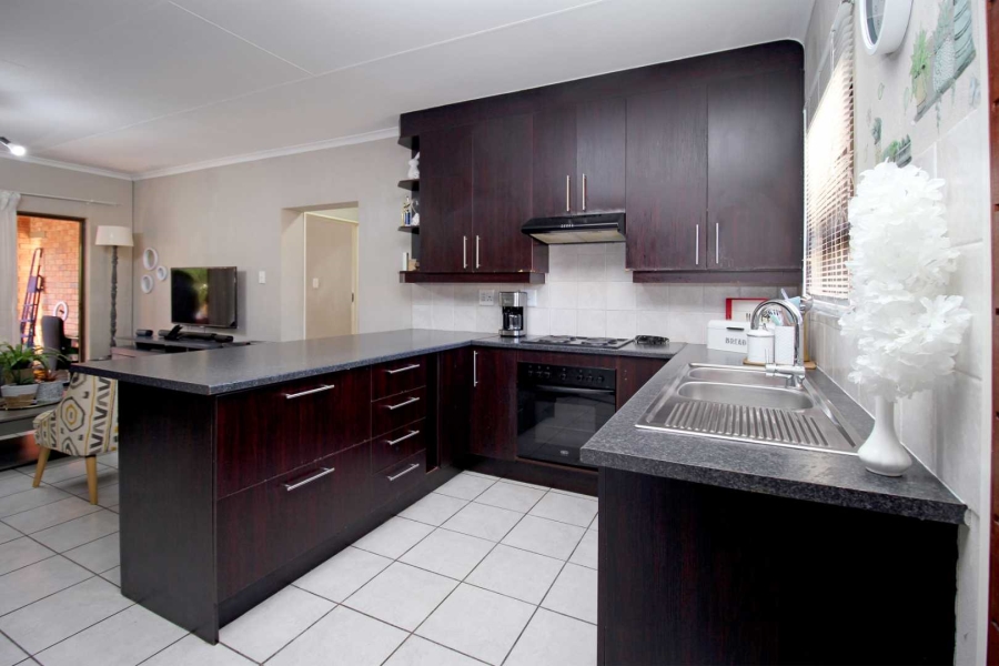 2 Bedroom Property for Sale in Wilgeheuwel Gauteng