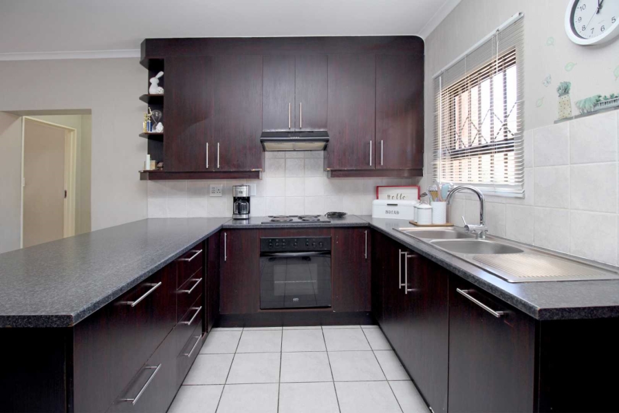 2 Bedroom Property for Sale in Wilgeheuwel Gauteng