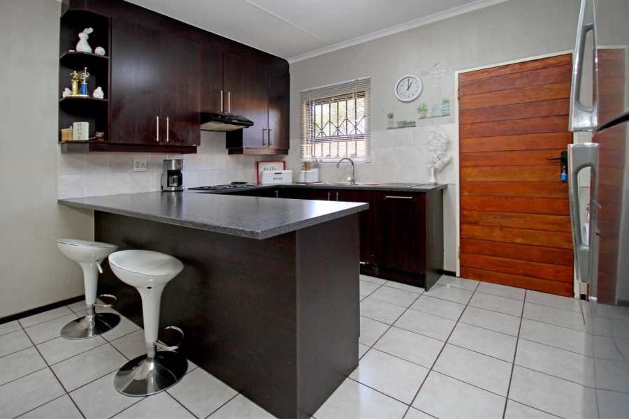 2 Bedroom Property for Sale in Wilgeheuwel Gauteng