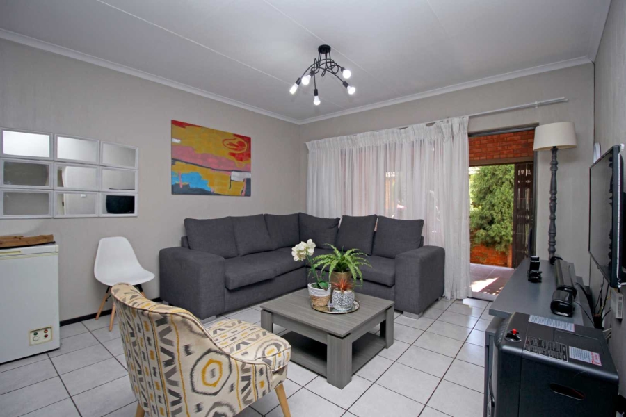 2 Bedroom Property for Sale in Wilgeheuwel Gauteng