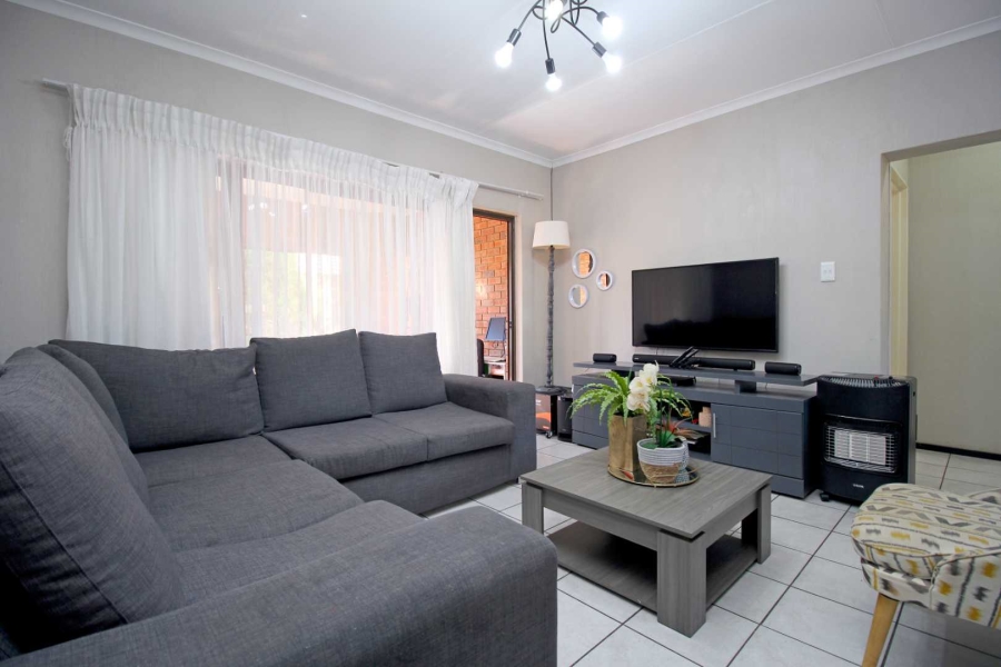 2 Bedroom Property for Sale in Wilgeheuwel Gauteng