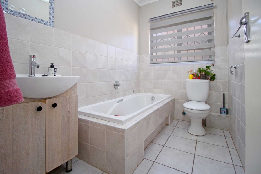 2 Bedroom Property for Sale in Wilgeheuwel Gauteng