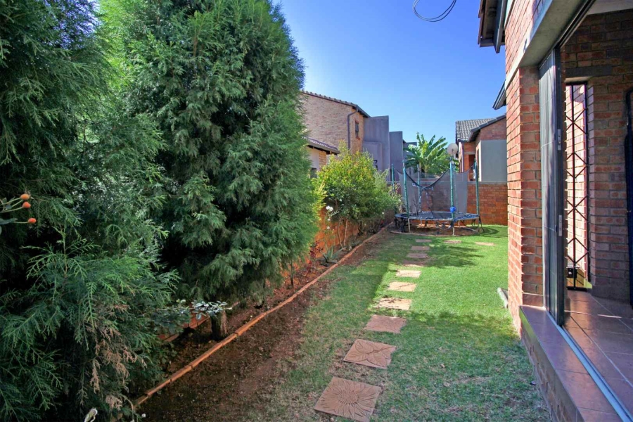 2 Bedroom Property for Sale in Wilgeheuwel Gauteng