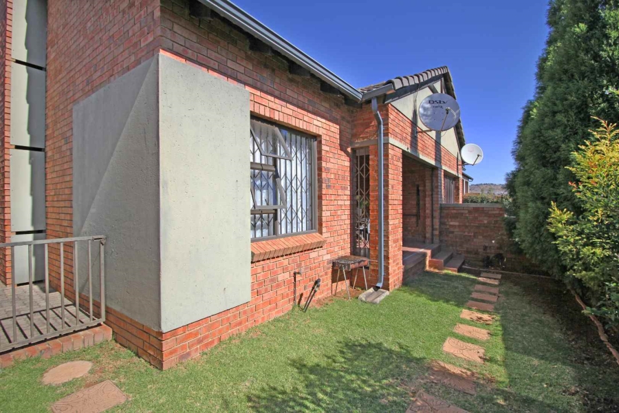 2 Bedroom Property for Sale in Wilgeheuwel Gauteng