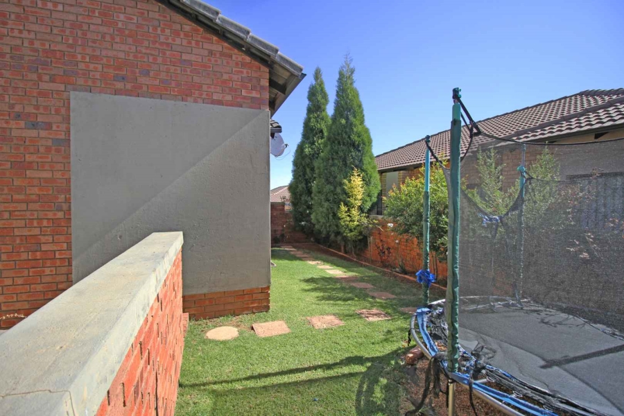 2 Bedroom Property for Sale in Wilgeheuwel Gauteng