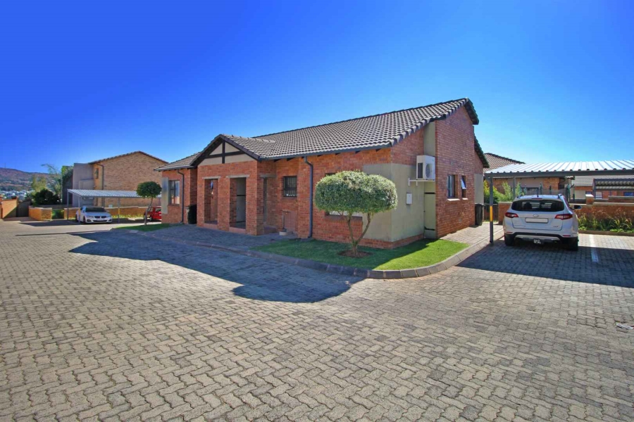 2 Bedroom Property for Sale in Wilgeheuwel Gauteng