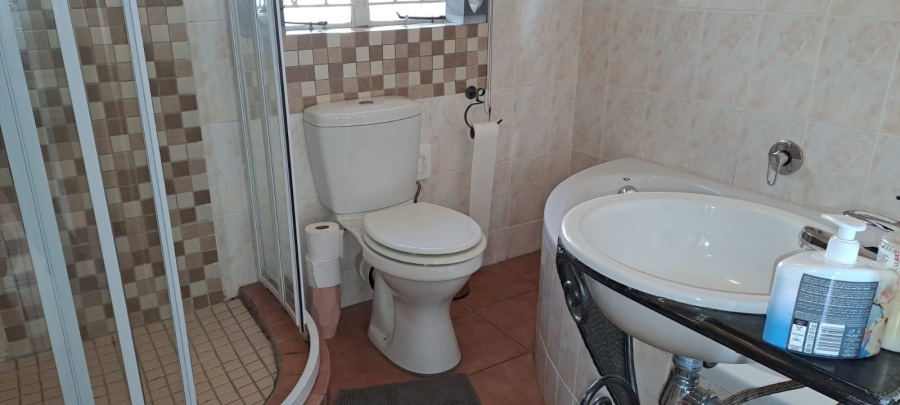 5 Bedroom Property for Sale in Brackendowns Gauteng