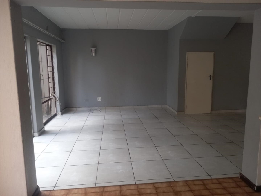 To Let 3 Bedroom Property for Rent in Corlett Gardens Gauteng
