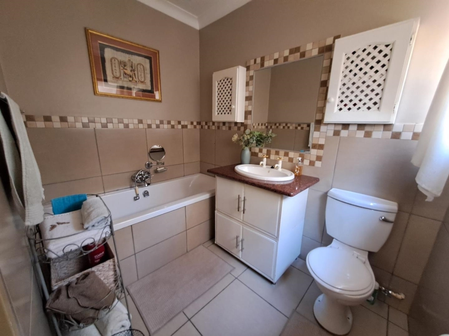 6 Bedroom Property for Sale in Sinoville Gauteng