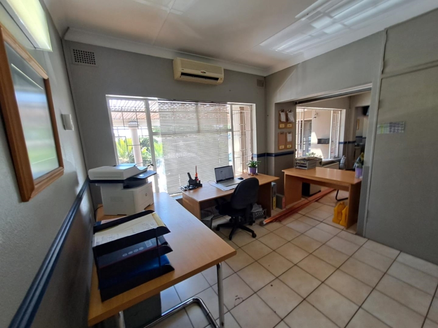 6 Bedroom Property for Sale in Sinoville Gauteng