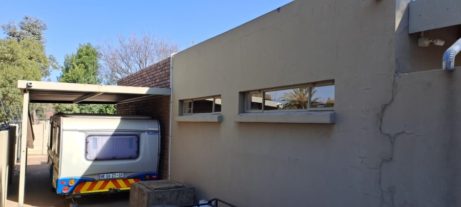 5 Bedroom Property for Sale in Brackenhurst Gauteng