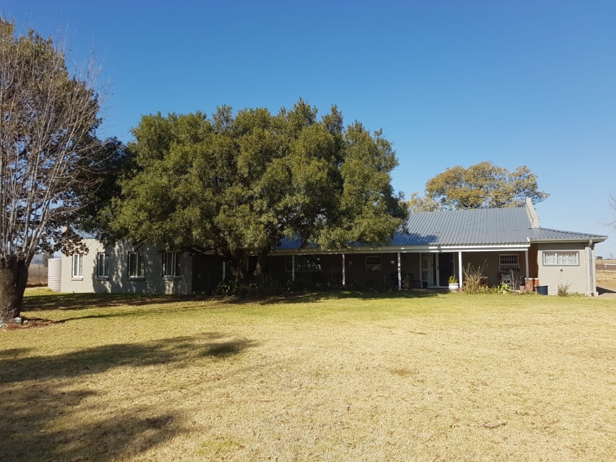 5 Bedroom Property for Sale in Randvaal Gauteng