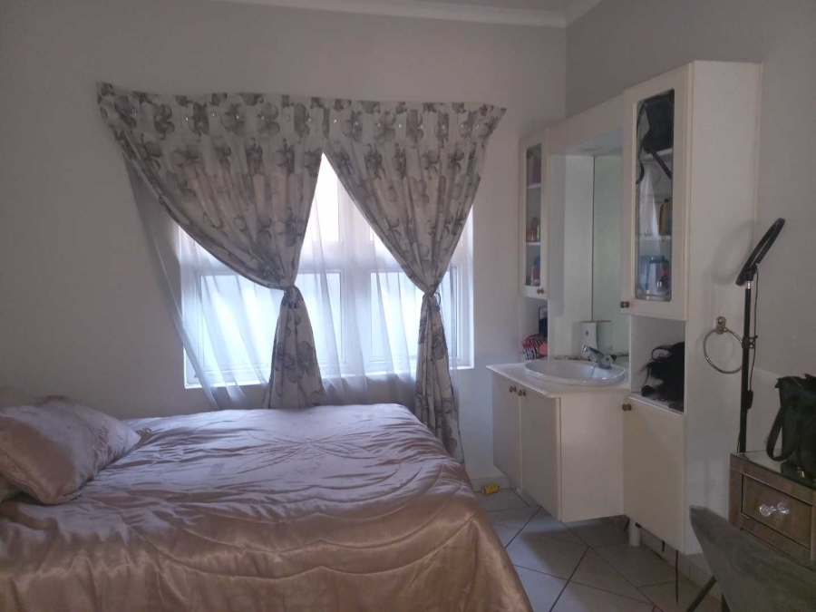 To Let 4 Bedroom Property for Rent in Die Wilgers Gauteng