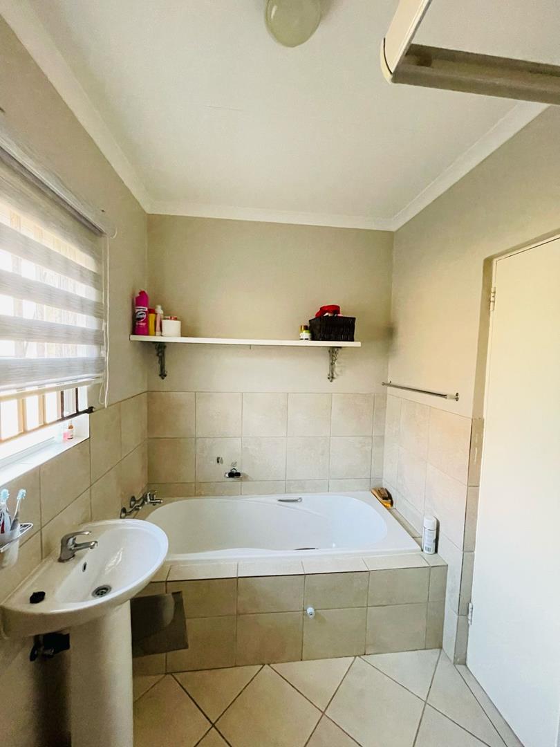 3 Bedroom Property for Sale in Kirkney Gauteng