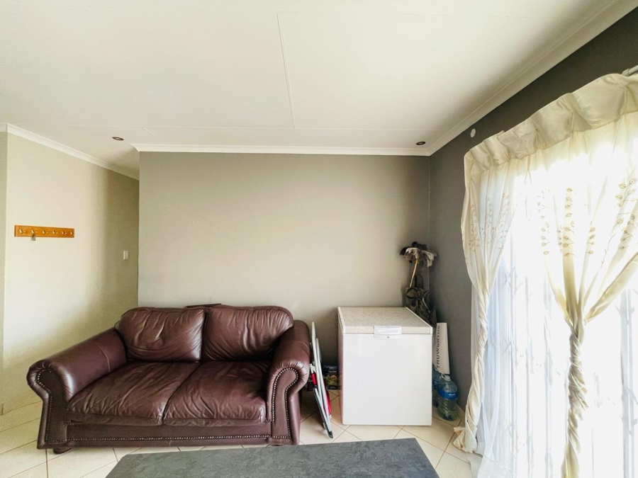 3 Bedroom Property for Sale in Kirkney Gauteng