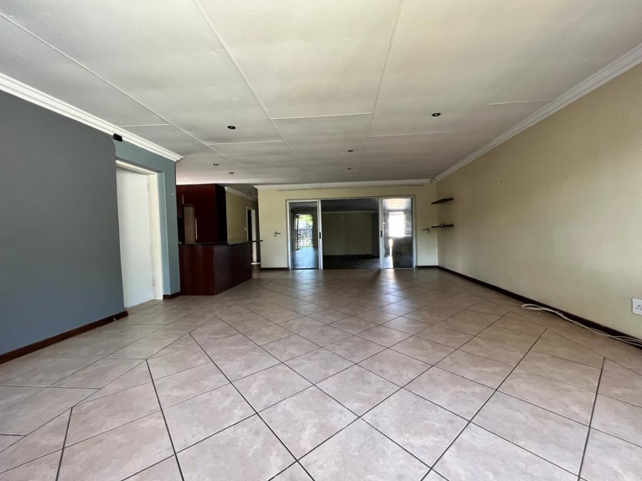 4 Bedroom Property for Sale in Waverley Gauteng