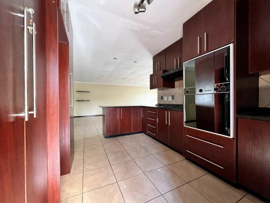 4 Bedroom Property for Sale in Waverley Gauteng