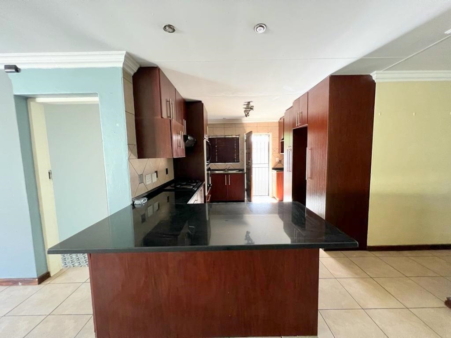 4 Bedroom Property for Sale in Waverley Gauteng