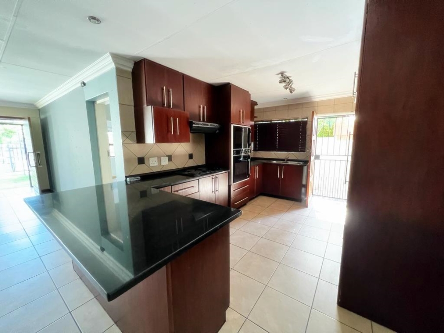 4 Bedroom Property for Sale in Waverley Gauteng