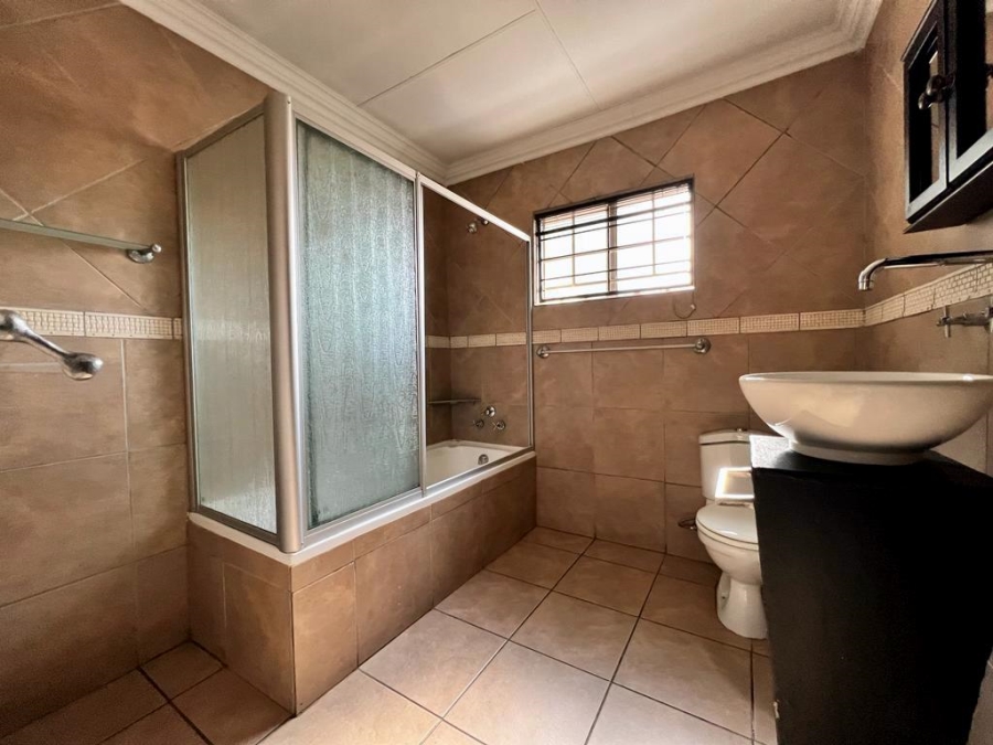 4 Bedroom Property for Sale in Waverley Gauteng