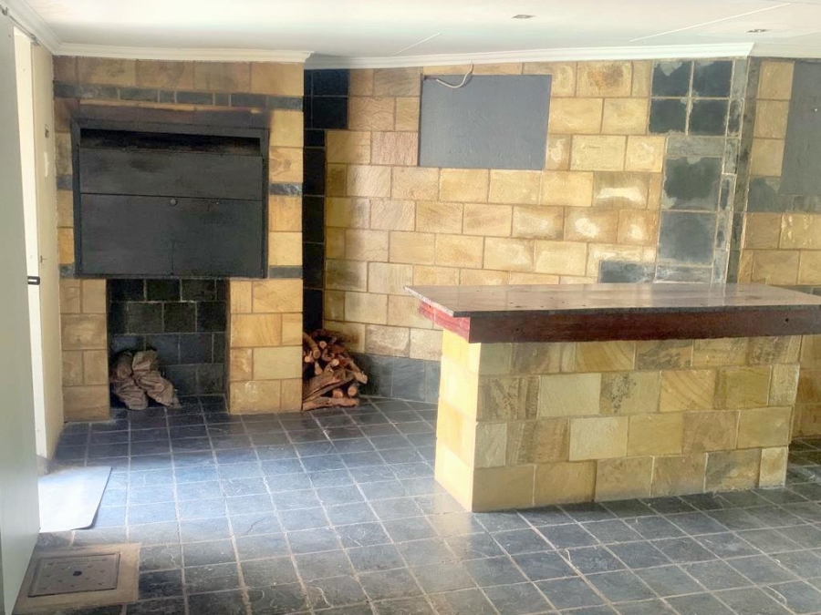 4 Bedroom Property for Sale in Waverley Gauteng