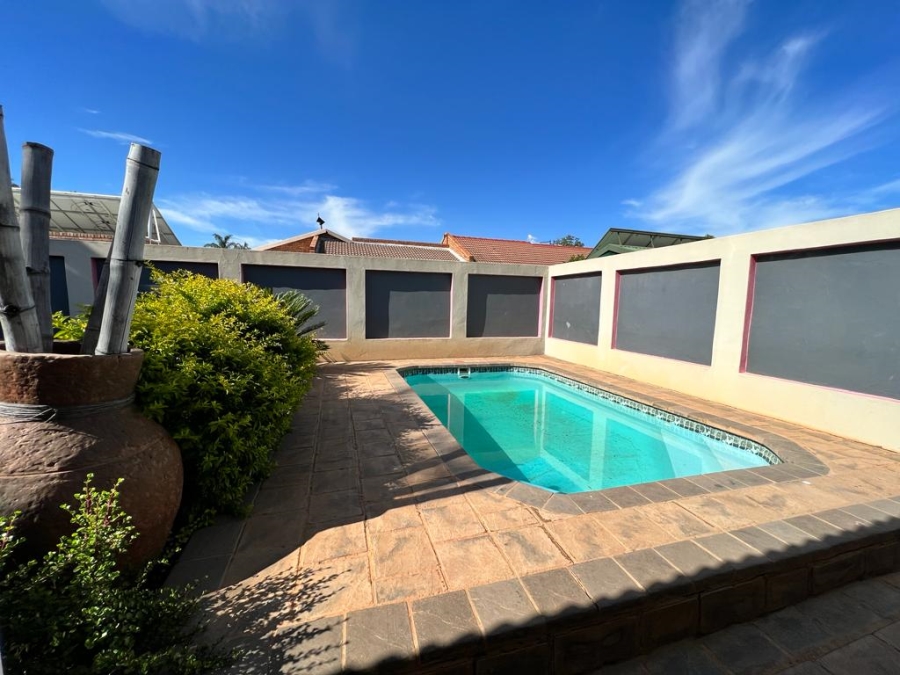 4 Bedroom Property for Sale in Waverley Gauteng