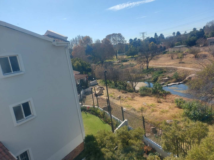 To Let 2 Bedroom Property for Rent in Sonneglans Gauteng