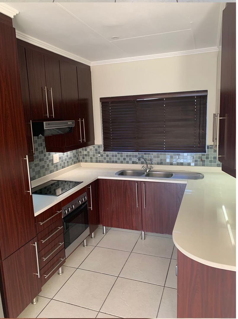 To Let 2 Bedroom Property for Rent in Greenstone Hill Gauteng